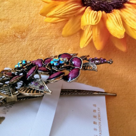 🎁FREE GIFT INCLUDED🎁NWOT Flower Rhinestone Crystal Hair Clip Vintage Accessory - Picture 5 of 7